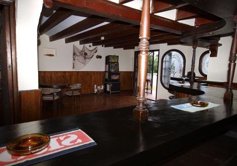 1 Bed, 2 Bath Commercial Property in Moraira, Alicante