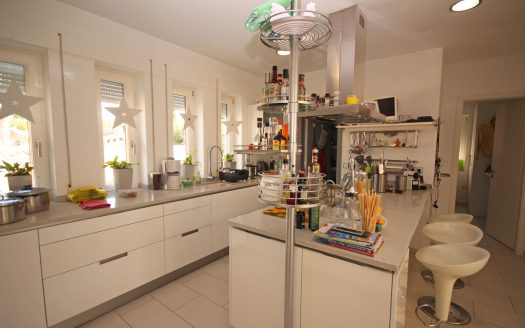 6 Bed, 3 Bath Villa in Moraira, Alicante