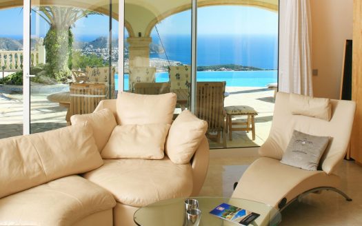 4 Bed, 3 Bath Villa in Moraira, Alicante